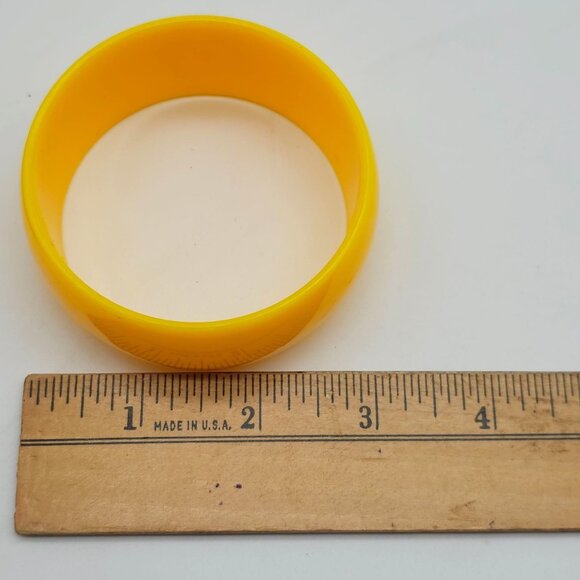 Vintage Wide Bangle Bracelet Solid Canary Yellow Lucite Plastic Retro Jewelry - Picture 5 of 5